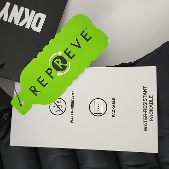 NWT DKNY Women's Black Puffer Hooded Jacket Water Resistant Packable Size L - Picture 8 of 16